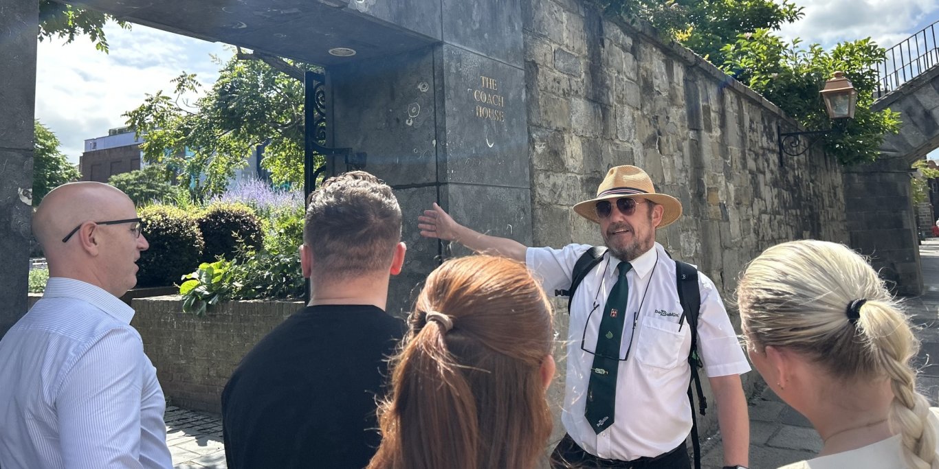 DoDublin Walking Tour man pointing at wall